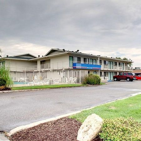 Motel 6 Manhattan Kansas エクステリア 写真