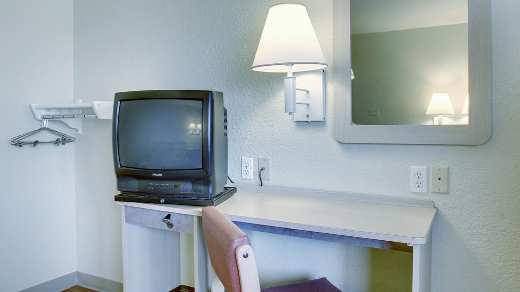 Motel 6 Manhattan Kansas 部屋 写真