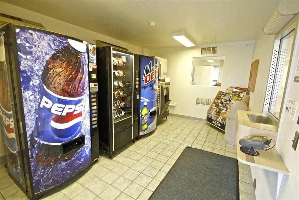 Motel 6 Manhattan Kansas エクステリア 写真