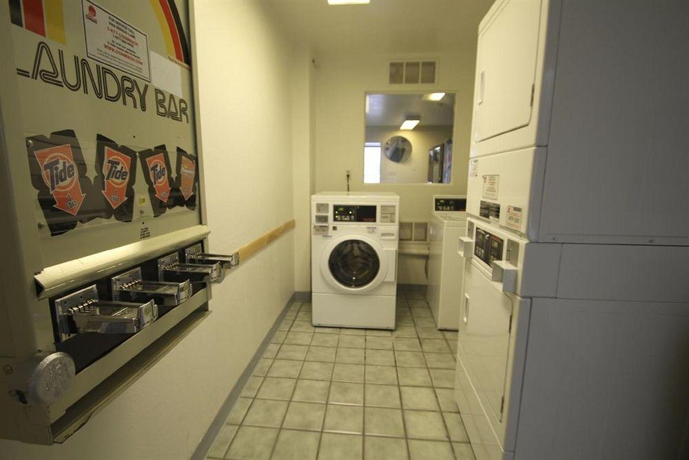 Motel 6 Manhattan Kansas エクステリア 写真