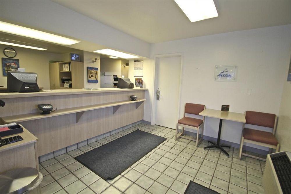 Motel 6 Manhattan Kansas エクステリア 写真