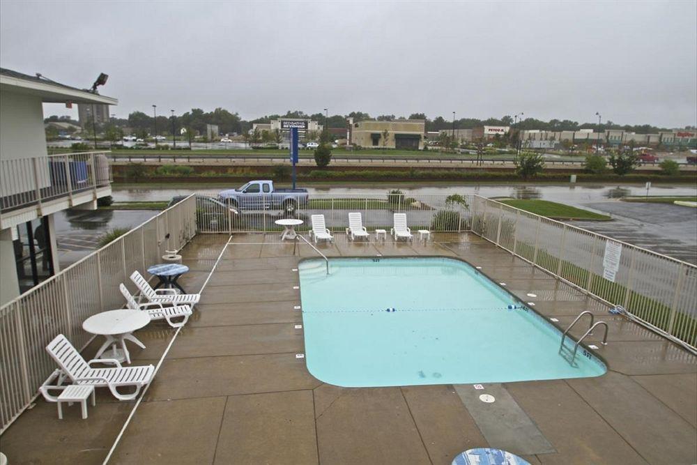 Motel 6 Manhattan Kansas エクステリア 写真