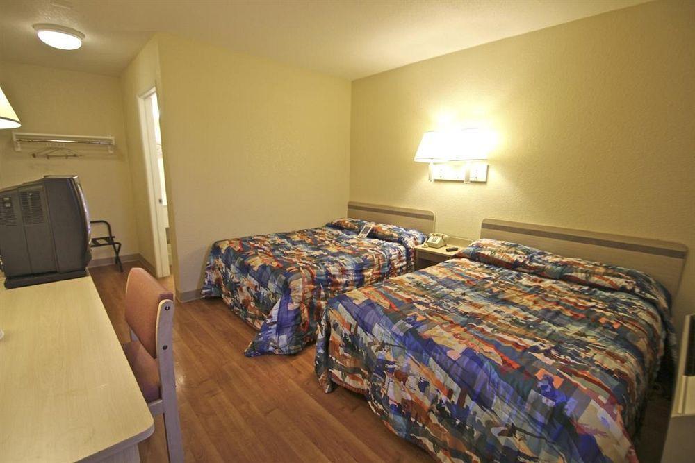 Motel 6 Manhattan Kansas エクステリア 写真