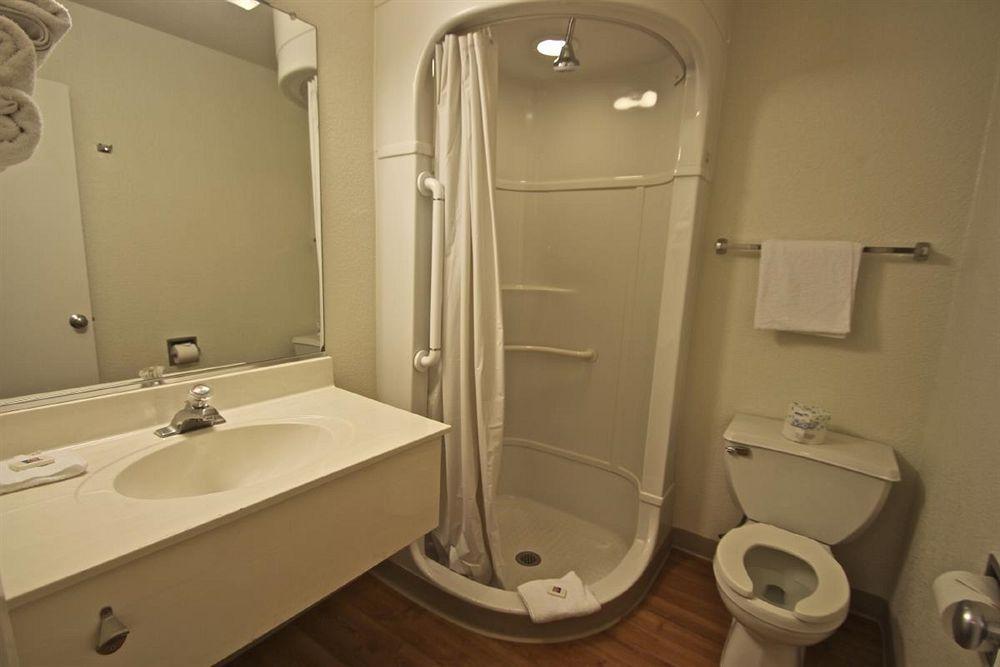 Motel 6 Manhattan Kansas エクステリア 写真