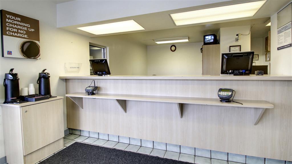 Motel 6 Manhattan Kansas インテリア 写真
