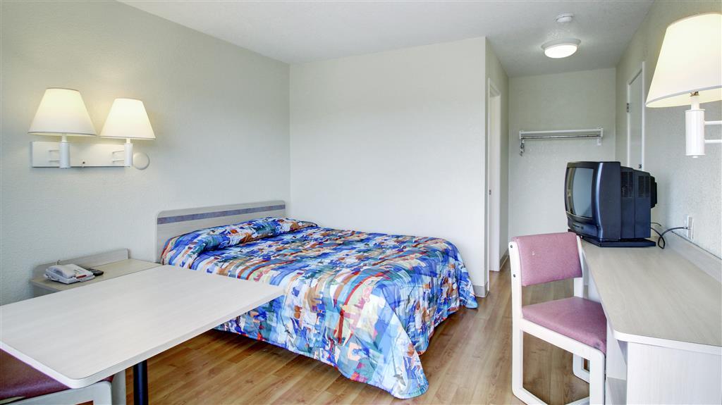 Motel 6 Manhattan Kansas 部屋 写真