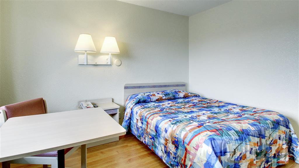Motel 6 Manhattan Kansas 部屋 写真