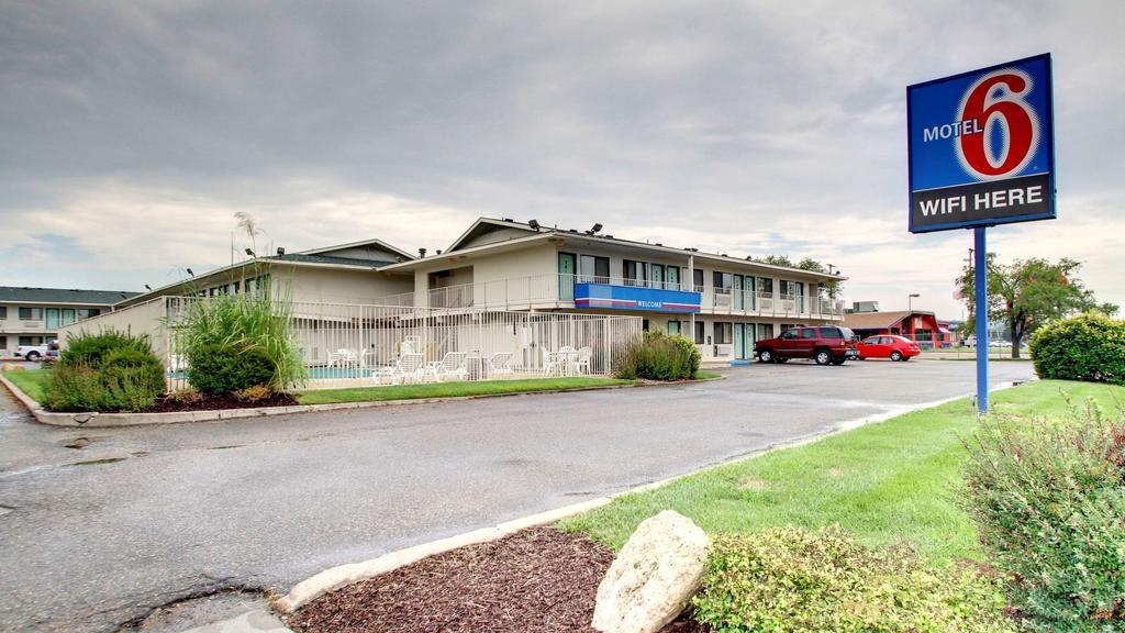 Motel 6 Manhattan Kansas エクステリア 写真